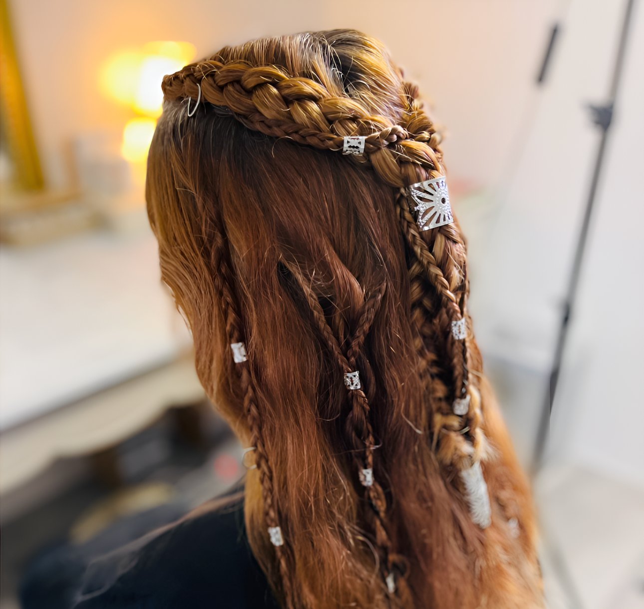 Dans cette catégorie, vous trouverez une sélection de produits spécialement conçus pour nourrir, hydrater et sublimer vos cheveux.